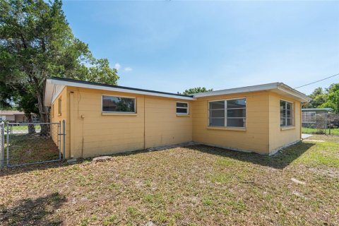 House in New Port Richey, Florida 3 bedrooms, 104.79 sq.m. № 1749553 - photo 28
