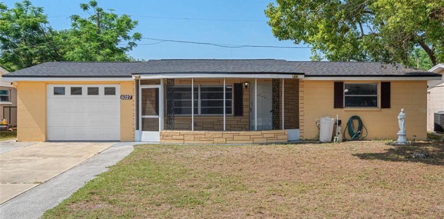 House in New Port Richey, Florida 3 bedrooms, 104.79 sq.m. № 1749553