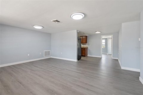 House in New Port Richey, Florida 3 bedrooms, 104.79 sq.m. № 1749553 - photo 3
