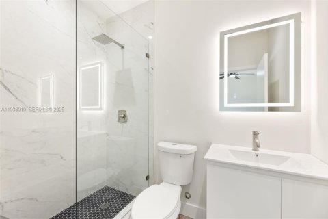 Propiedad comercial en venta en Miami, Florida, 260.13 m2 № 1991717 - foto 20