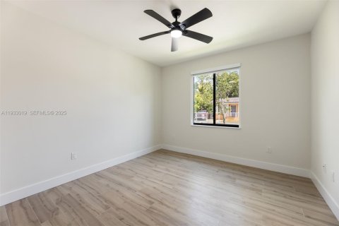 Propiedad comercial en venta en Miami, Florida, 260.13 m2 № 1991717 - foto 19