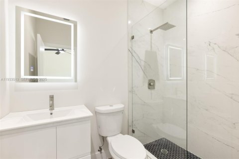 Propiedad comercial en venta en Miami, Florida, 260.13 m2 № 1991717 - foto 17