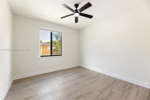 Propiedad comercial en venta en Miami, Florida, 260.13 m2 № 1991717 - foto 16