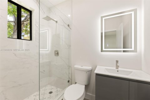 Propiedad comercial en venta en Miami, Florida, 260.13 m2 № 1991717 - foto 14