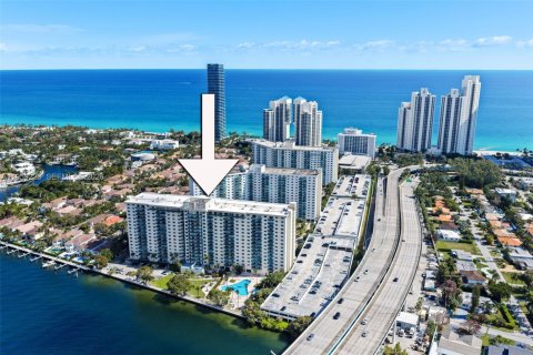 Condo à Sunny Isles Beach, Floride, 2 chambres  № 2080619
