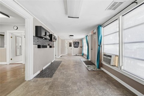 Propiedad comercial en venta en Minneola, Florida, 175.77 m2 № 2304772 - foto 12