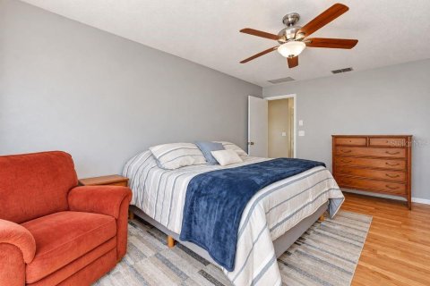 House in New Port Richey, Florida 3 bedrooms, 179.86 sq.m. № 2404946 - photo 24