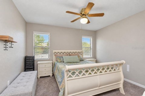 House in New Port Richey, Florida 3 bedrooms, 179.86 sq.m. № 2404946 - photo 25