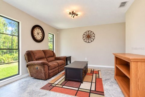House in New Port Richey, Florida 3 bedrooms, 179.86 sq.m. № 2404946 - photo 8
