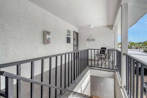 Copropriété à vendre à Sarasota, Floride: 2 chambres, 94.02 m2 № 1842312 - photo 2