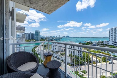 Copropriété à louer à Miami Beach, Floride: 2 chambres, 92.9 m2 № 1997866 - photo 2