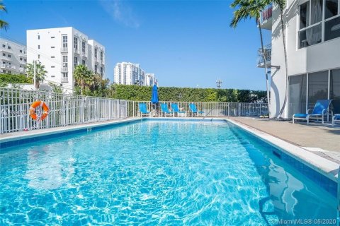 Copropriété à louer à Miami Beach, Floride: 2 chambres, 92.9 m2 № 1997866 - photo 20