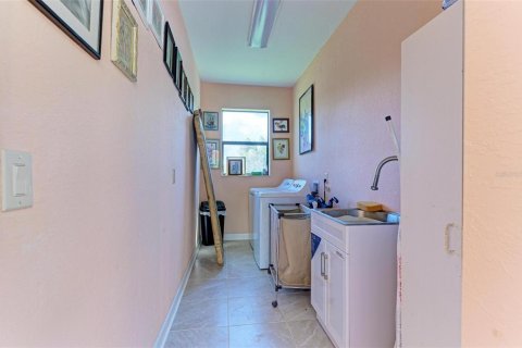 Casa en venta en Port Charlotte, Florida, 3 dormitorios, 185.8 m2 № 1449040 - foto 24
