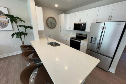 Touwnhouse à louer à Tavares, Floride: 3 chambres, 198.72 m2 № 2135060 - photo 5