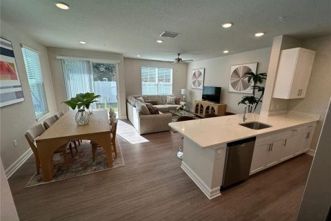 Touwnhouse à louer à Tavares, Floride: 3 chambres, 198.72 m2 № 2135060 - photo 3