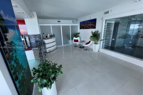 Купить кондоминиум в Майами, Флорида 3 спальни, 166.48м2, № 2190346 - фото 13
