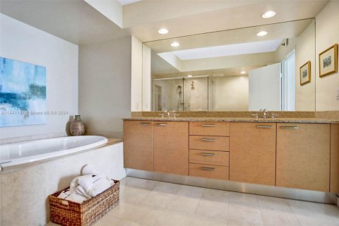 Condominio en venta en Hallandale Beach, Florida, 3 dormitorios, 193.05 m2 № 1811187 - foto 17
