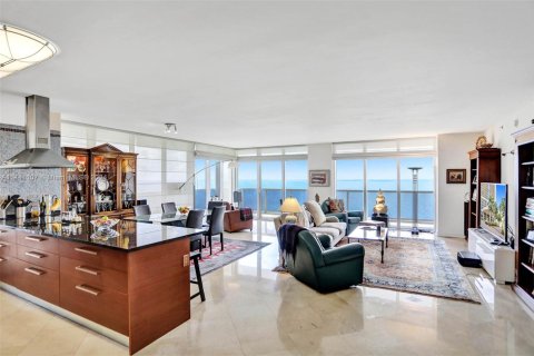 Condominio en venta en Hallandale Beach, Florida, 3 dormitorios, 193.05 m2 № 1811187 - foto 3
