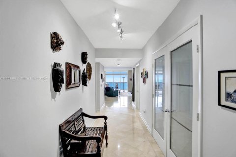 Condominio en venta en Hallandale Beach, Florida, 3 dormitorios, 193.05 m2 № 1811187 - foto 18
