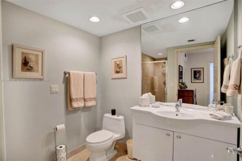 Condominio en venta en Hallandale Beach, Florida, 3 dormitorios, 193.05 m2 № 1811187 - foto 22