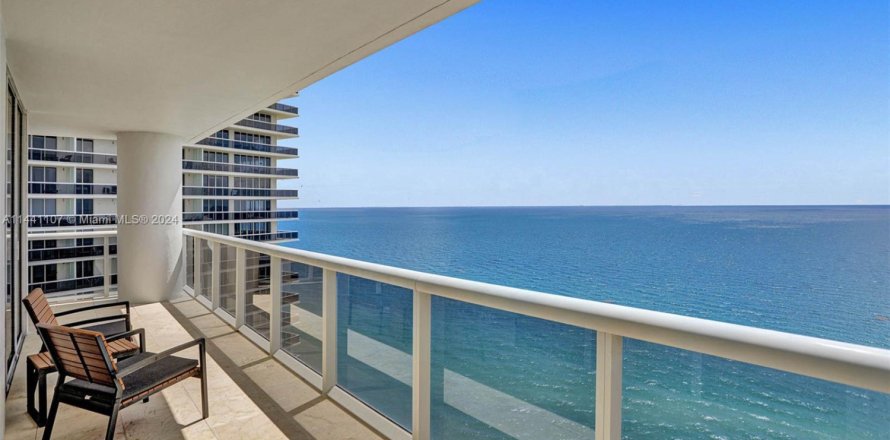 Condominio en Hallandale Beach, Florida, 3 dormitorios  № 1811187