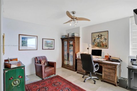 Condominio en venta en Hallandale Beach, Florida, 3 dormitorios, 193.05 m2 № 1811187 - foto 24