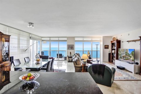 Condominio en venta en Hallandale Beach, Florida, 3 dormitorios, 193.05 m2 № 1811187 - foto 29