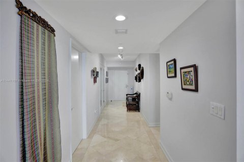 Condominio en venta en Hallandale Beach, Florida, 3 dormitorios, 193.05 m2 № 1811187 - foto 25