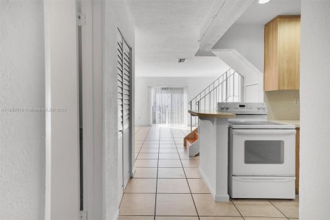 Купить кондоминиум в Пайнкрест, Флорида 3 спальни, 106.84м2, № 2037581 - фото 3