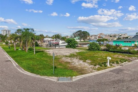 Купить земельный участок в Редингтон-Шорс, Флорида № 1913631 - фото 6