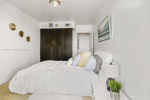 Condo in Hallandale Beach, Florida, 3 bedrooms  № 1888943 - photo 29