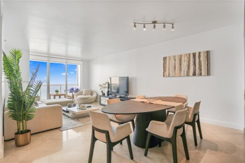 Condo in Hallandale Beach, Florida, 3 bedrooms  № 1888943 - photo 9