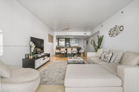 Condo in Hallandale Beach, Florida, 3 bedrooms  № 1888943 - photo 13