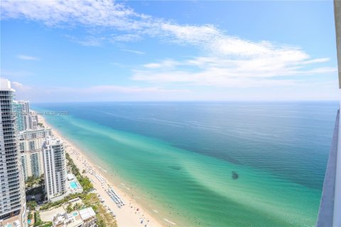 Condo in Hallandale Beach, Florida, 3 bedrooms  № 1888943 - photo 2