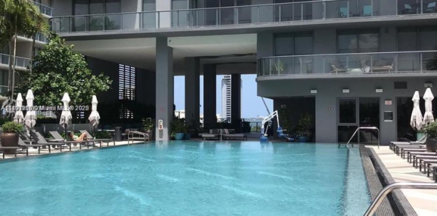 Condominio en Miami, Florida, 1 dormitorio № 1959766