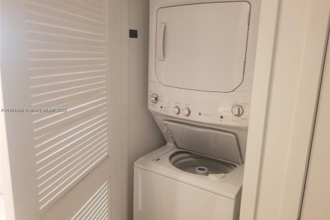 Condominio en alquiler en Miami, Florida, 1 dormitorio, 57.69 m2 № 1959766 - foto 15