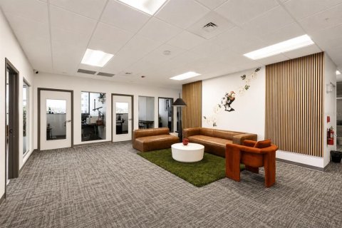 Propiedad comercial en venta en Tampa, Florida, 2023.5 m2 № 2148510 - foto 3