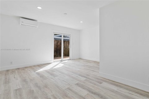 Casa en venta en Dania Beach, Florida, 4 dormitorios, 186.08 m2 № 1660850 - foto 18