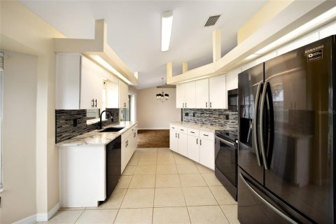 House in Ocala, Florida 3 bedrooms, 135.92 sq.m. № 1400816 - photo 20