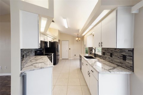House in Ocala, Florida 3 bedrooms, 135.92 sq.m. № 1400816 - photo 18