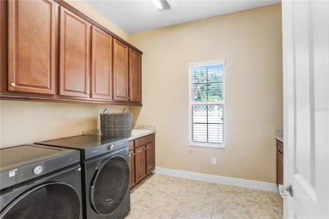 House in Wesley Chapel, Florida 5 bedrooms, 344.39 sq.m. № 1673570 - photo 28