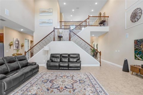 House in Wesley Chapel, Florida 5 bedrooms, 344.39 sq.m. № 1673570 - photo 8