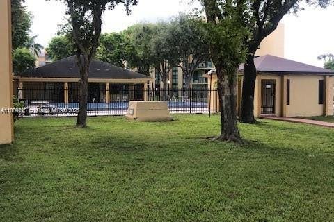 Снять в аренду квартиру в Майами, Флорида 2 спальни, 83.43м2, № 1920059 - фото 5