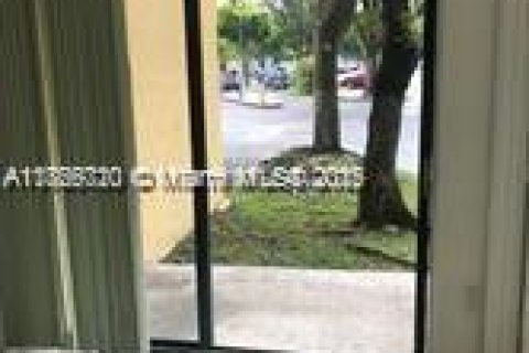 Снять в аренду квартиру в Майами, Флорида 2 спальни, 83.43м2, № 1920059 - фото 14