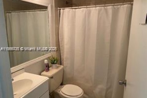 Снять в аренду квартиру в Майами, Флорида 2 спальни, 83.43м2, № 1920059 - фото 9