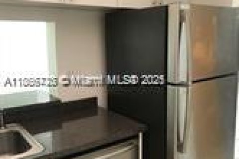 Снять в аренду квартиру в Майами, Флорида 2 спальни, 83.43м2, № 1920059 - фото 2