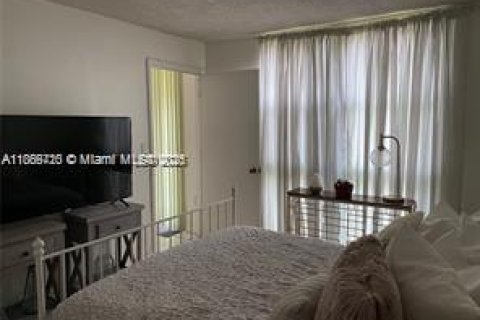 Снять в аренду квартиру в Майами, Флорида 2 спальни, 83.43м2, № 1920059 - фото 7