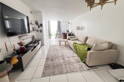 Condominio en alquiler en Hallandale Beach, Florida, 2 dormitorios, 85.84 m2 № 1992886 - foto 4