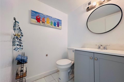 Condominio en alquiler en Hallandale Beach, Florida, 2 dormitorios, 85.84 m2 № 1992886 - foto 7