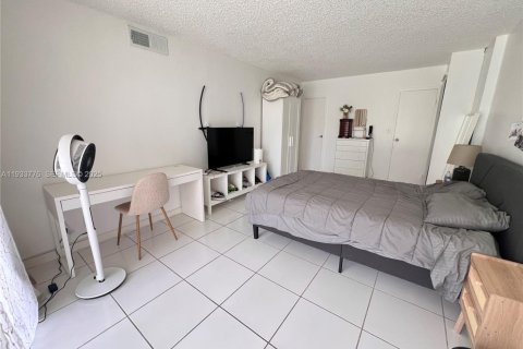 Condominio en alquiler en Hallandale Beach, Florida, 2 dormitorios, 85.84 m2 № 1992886 - foto 5